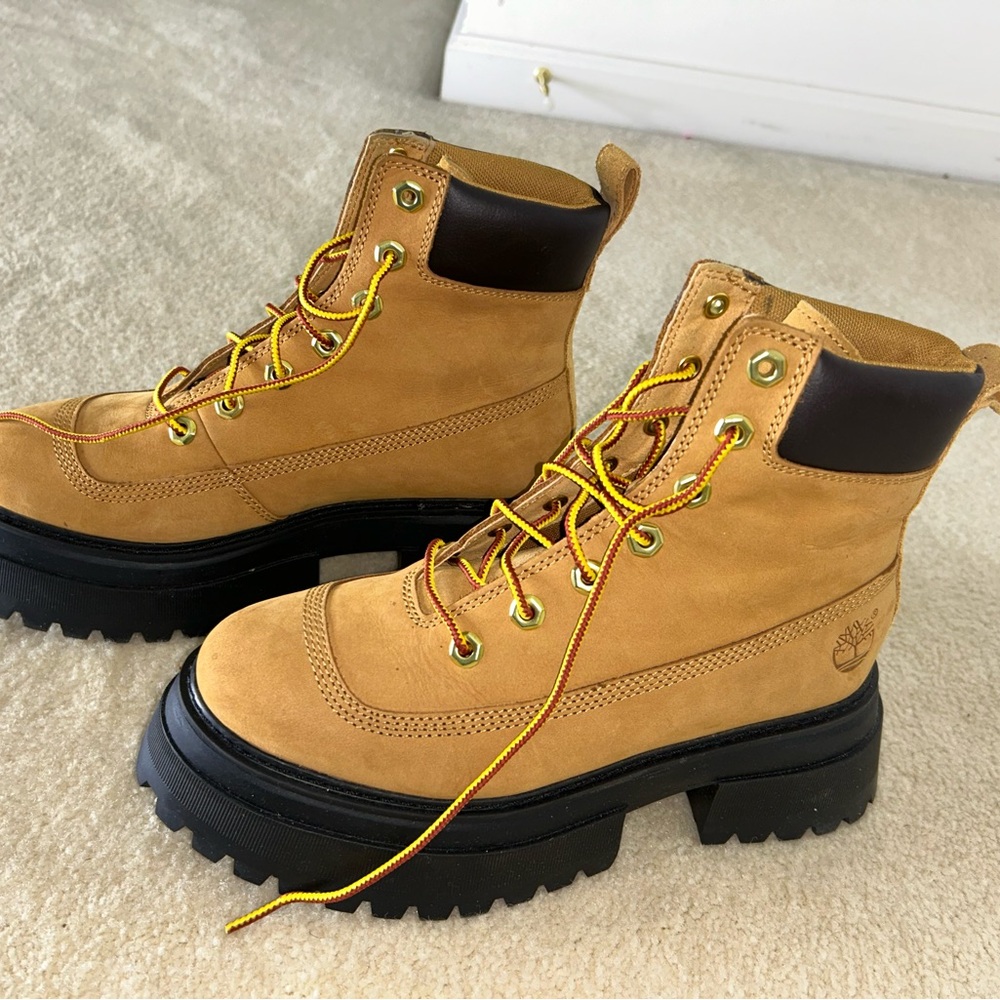 Timberland Women's Wheat Nubuck Boots Box